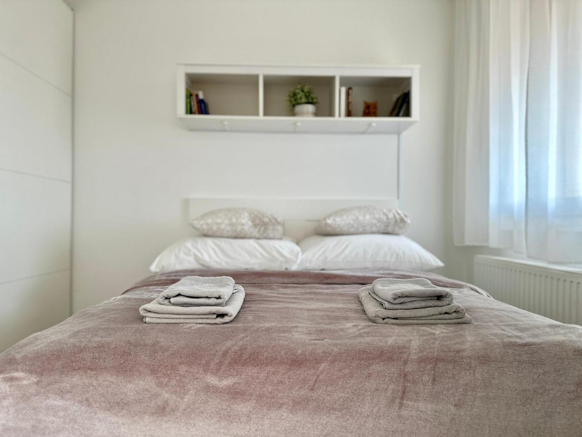 City Break Apartment - Private Garage, Ac, Balcony, Budapest